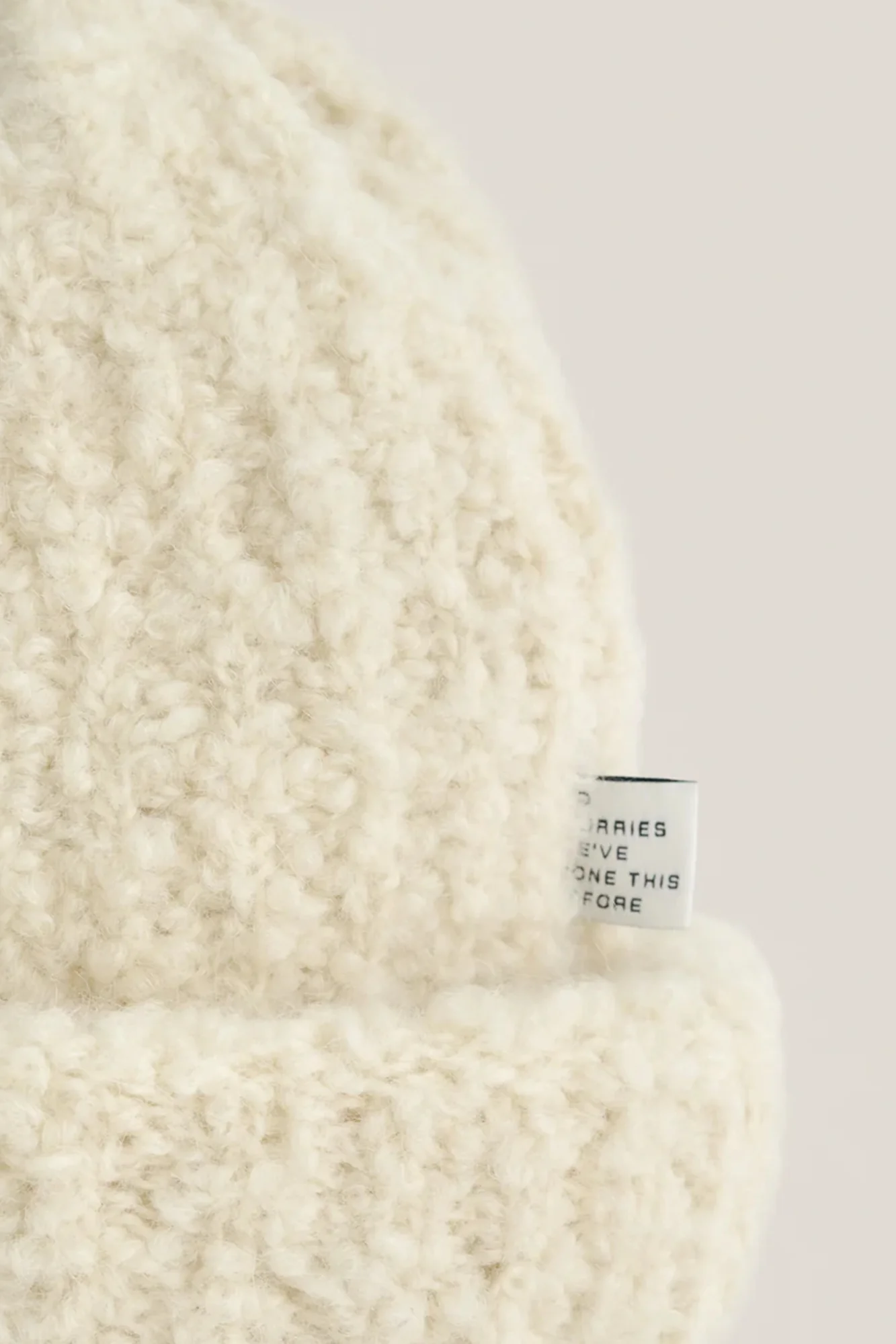 Batu Boucle Beanie Off-white - Image 3